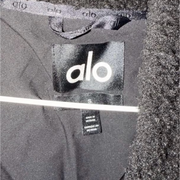 ALO Yoga Women's Black Sherpa edge bomber Jacket - Picture 4 of 5